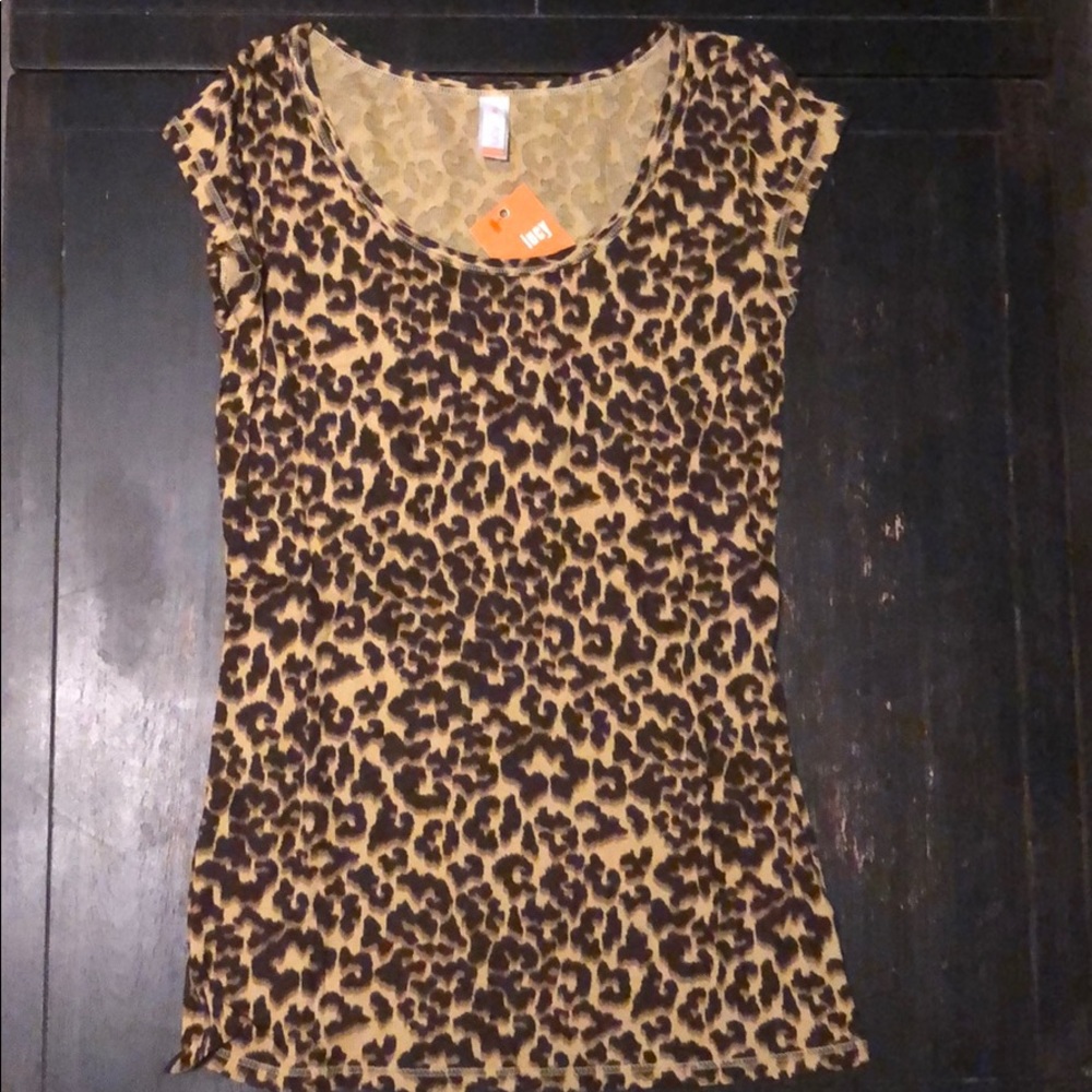 NWT Lucy lightweight tee leopard print sz medium